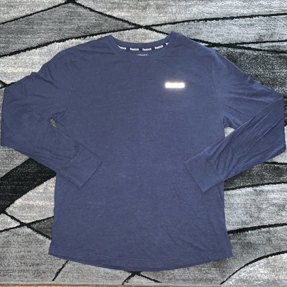 🛍 4/$20 Reebok longsleeve tee - Picture 1 of 2